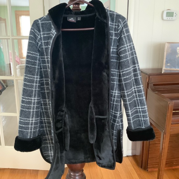 Spring Coat - Picture 3 of 4